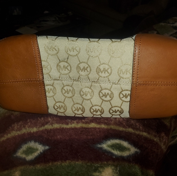 SOLD***Michael Kors handbag - Picture 5 of 7